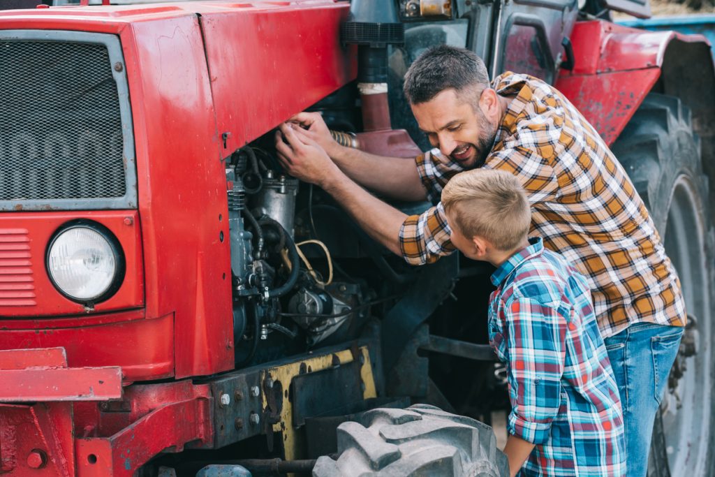 Agricultural tractor maintenance before winter as part of end-of-season farm planning in Quebec.