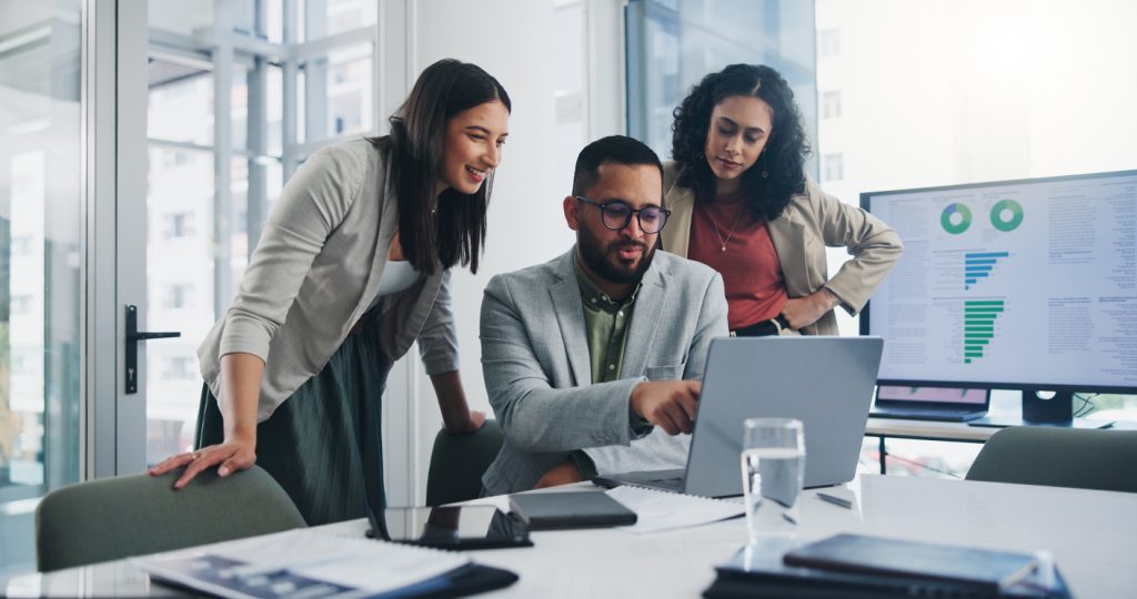 Rencontre professionnelle sur la gestion des risques numériques en entreprise.